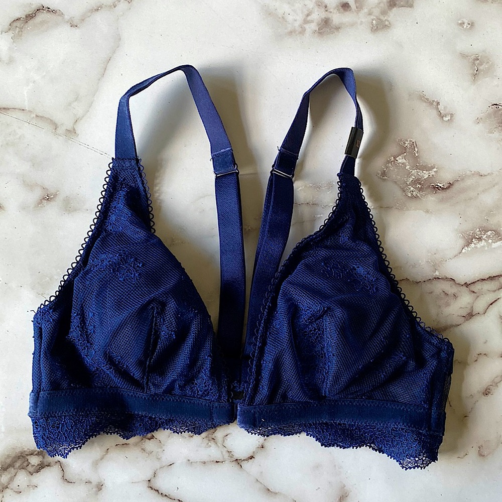 NWOT VICTORIA SECRET Lace Bralette with Front Closure & Adjustable Straps, XS